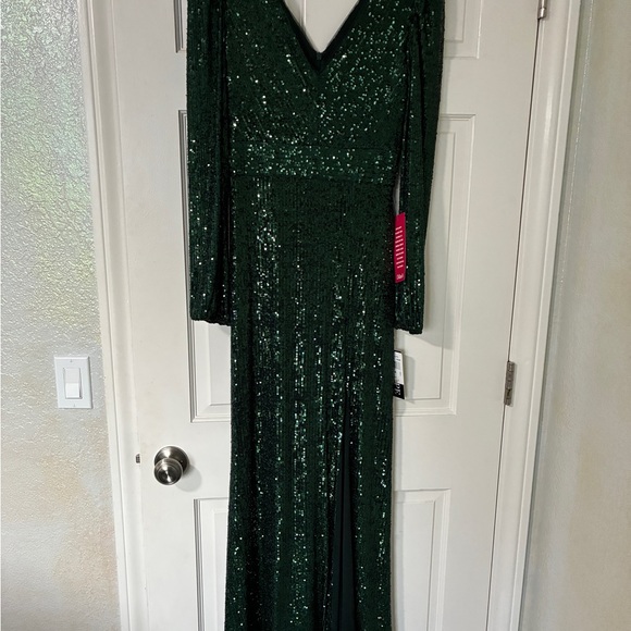 Xscape Dresses & Skirts - Xscape Emerald Sequin Long Sleeve Dress